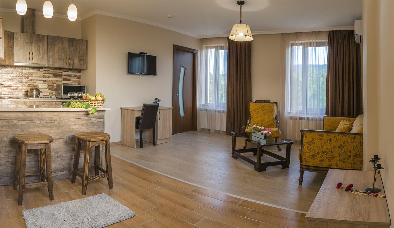 Royal House Hotell Gori Eksteriør bilde