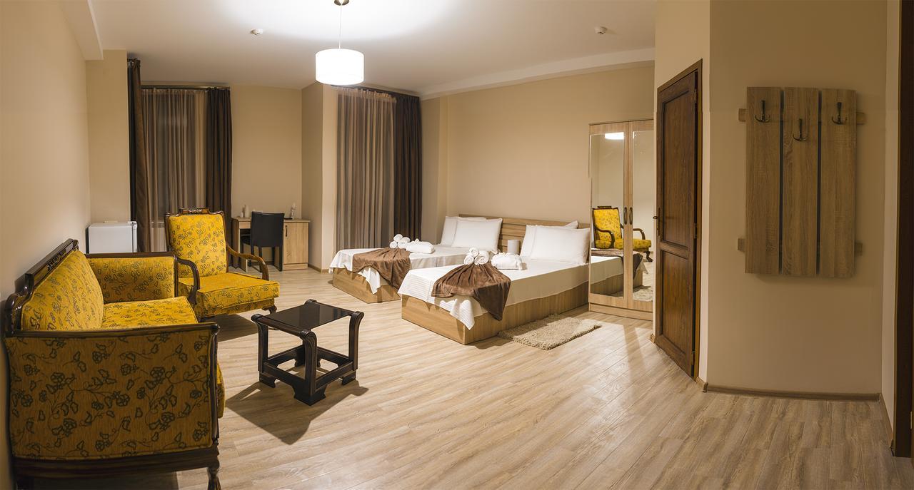 Royal House Hotell Gori Eksteriør bilde