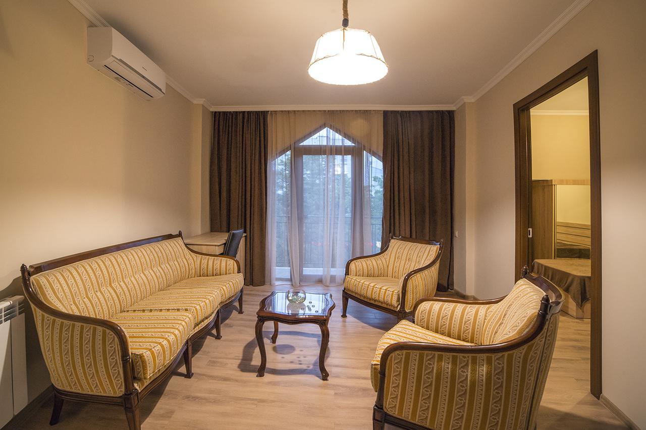 Royal House Hotell Gori Eksteriør bilde