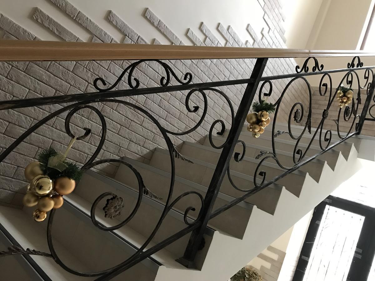 Royal House Hotell Gori Eksteriør bilde